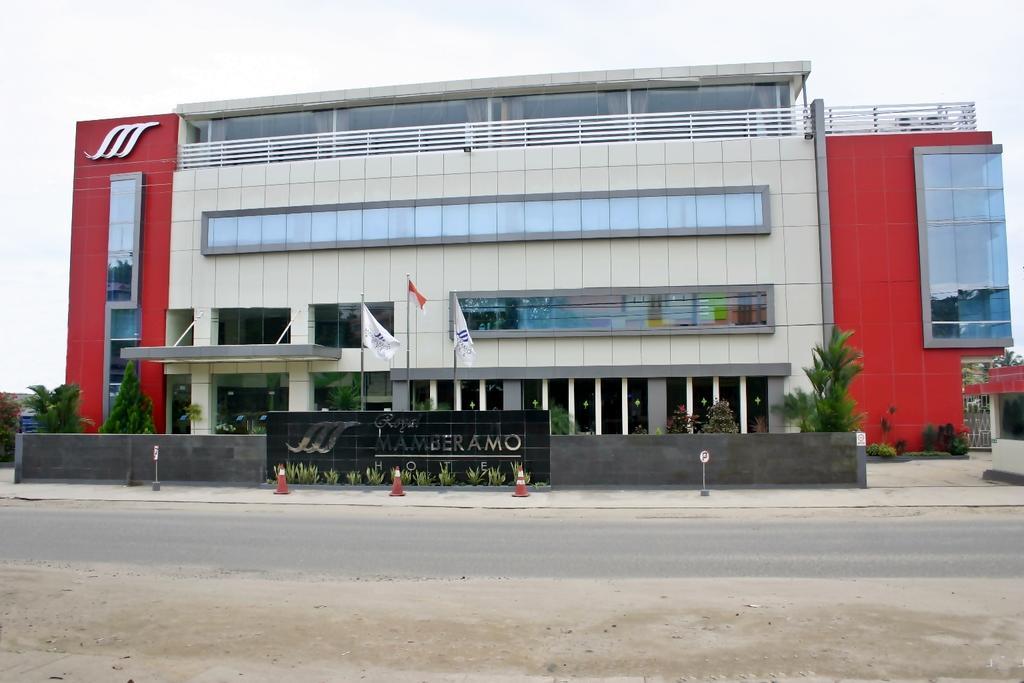 Royal Mamberamo Hotel Соронг Экстерьер фото