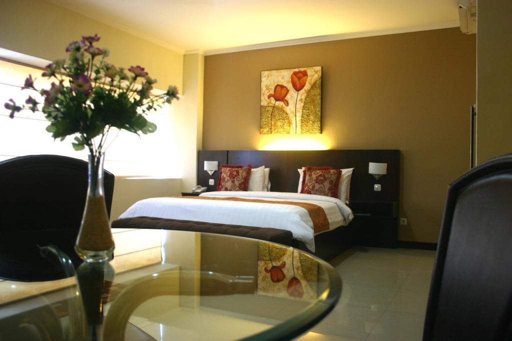 Royal Mamberamo Hotel Соронг Номер фото