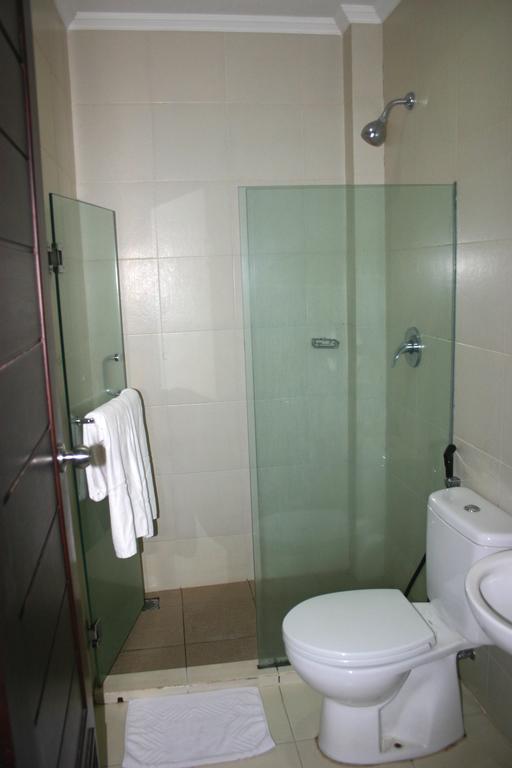 Royal Mamberamo Hotel Соронг Номер фото