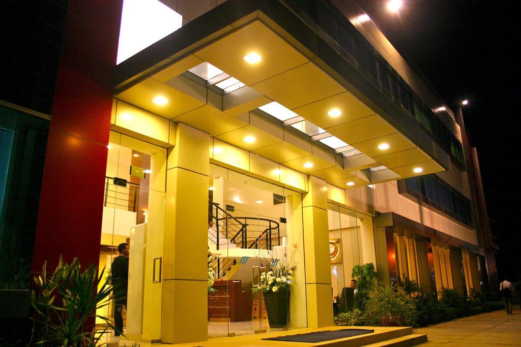 Royal Mamberamo Hotel Соронг Экстерьер фото