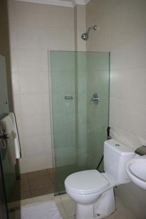 Royal Mamberamo Hotel Соронг Номер фото