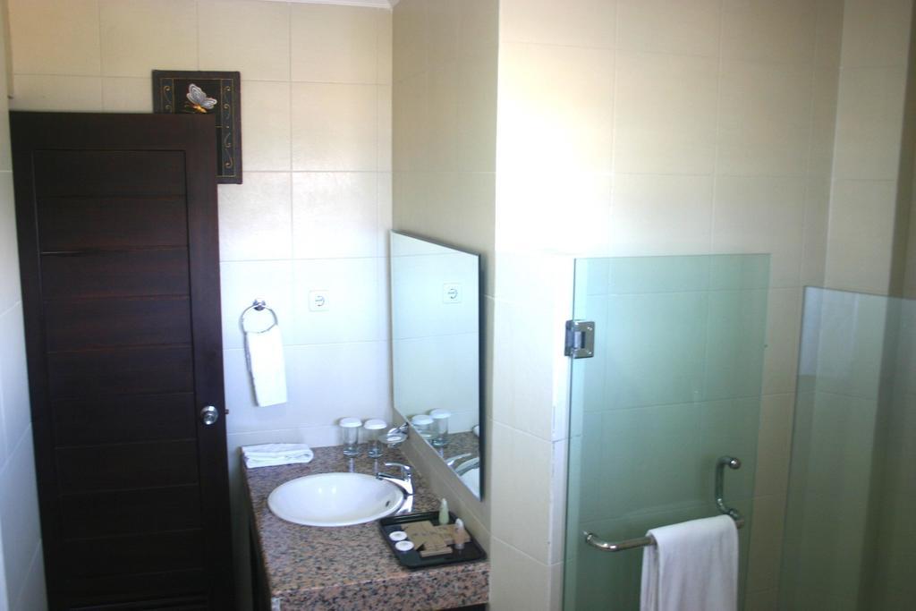 Royal Mamberamo Hotel Соронг Номер фото