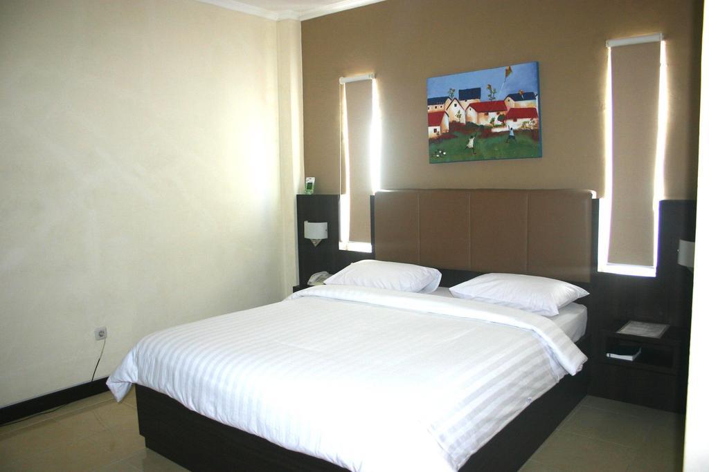 Royal Mamberamo Hotel Соронг Номер фото