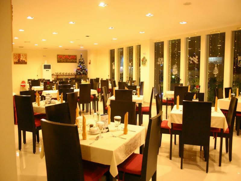 Royal Mamberamo Hotel Соронг Экстерьер фото