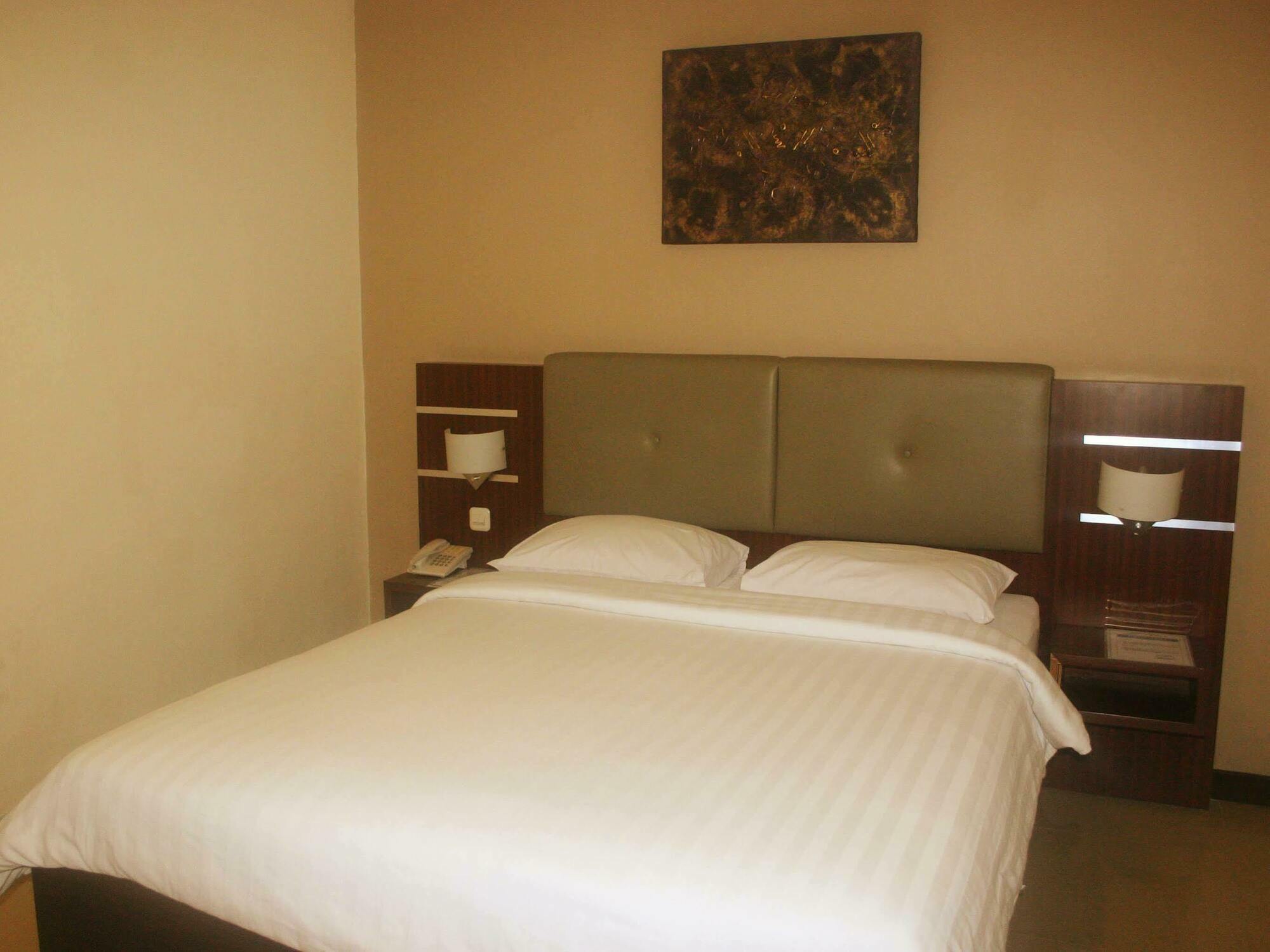 Royal Mamberamo Hotel Соронг Экстерьер фото