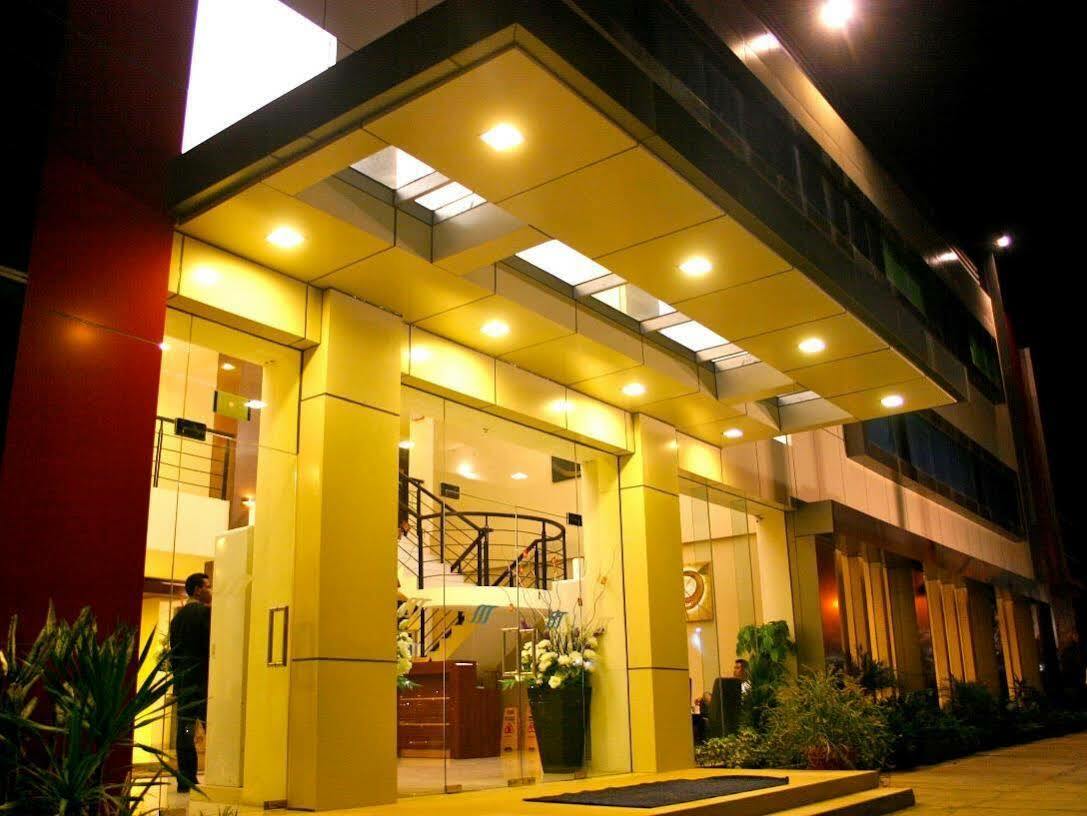 Royal Mamberamo Hotel Соронг Экстерьер фото